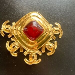 Chanel vintage Gripoix XL red CC brooch pin